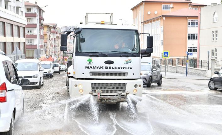 Mamak Belediyesi ilçe genelinde temizlik ve tadilat çalışmalarına devam ediyor