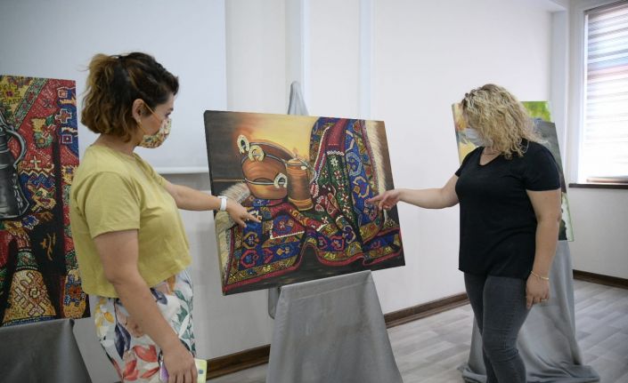 Mamak Belediyesince 20 kursiyerin elinden çıkan 67 eser sanatseverlerin beğenisine sunuldu