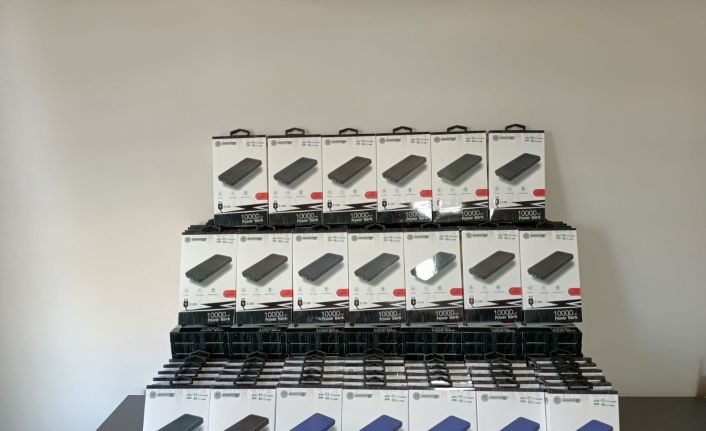 Marmaris’e 6 bin maske, 150 taşınabilir şarj aleti gönderildi