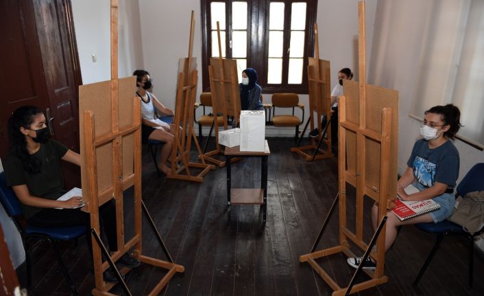 Mersin Büyükşehir Belediyesi’nin konservatuar yaz kursları başladı