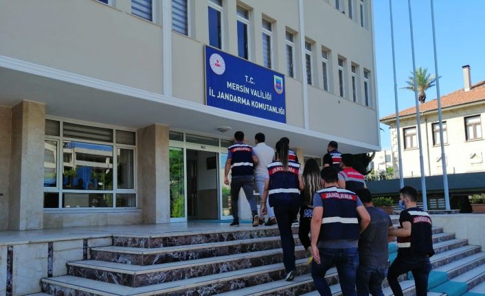 Mersin’de terör örgütü propagandası yapan 4 kişi gözaltına alındı