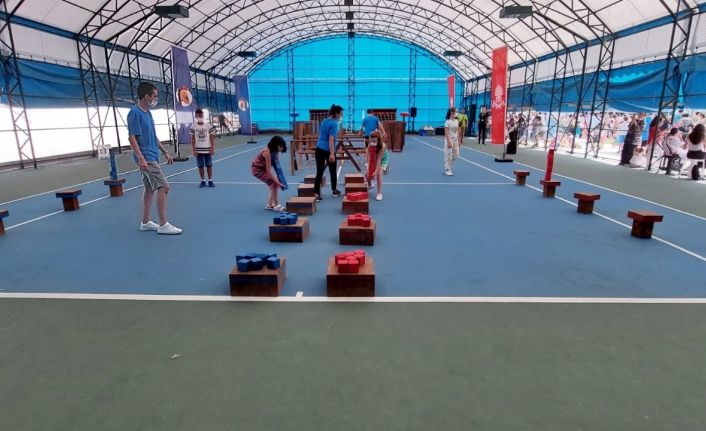 Mezuniyet töreninde Survivor heyecanı