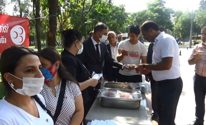 MHP Diyarbakır İl Başkanlığı’ndan vatandaşlara aşure ikramı