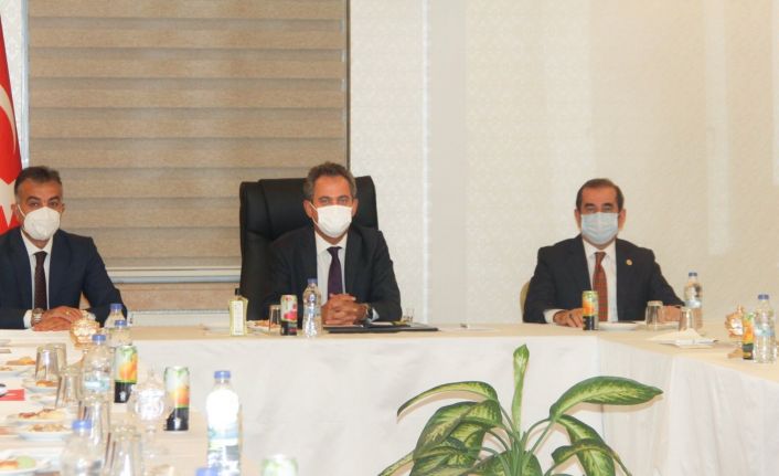 Milli Eğitim Bakanı Özer, Ahlat’ta il müdürleriyle eğitim değerlendirme toplantısı yaptı