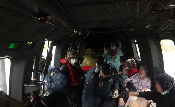 MSB: “TSK’ya ait 6 helikopter ile sel felaketinin yaşandığı Sinop ve Kastamonu’da arama-kurtarma görevine devam ediyoruz”