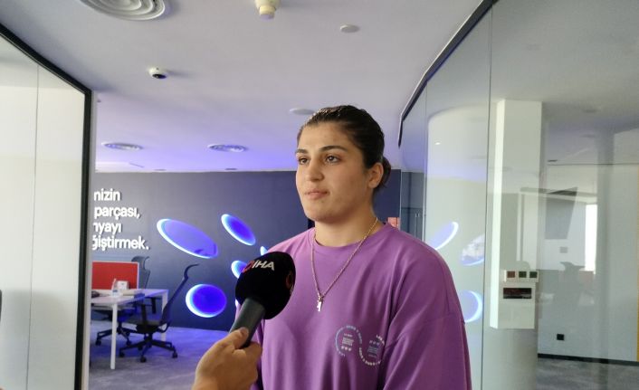 (Özel haber) Busenaz Sürmeneli: "İki olimpiyat altın madalyası alarak profesyonel boksa geçmek istiyorum"
