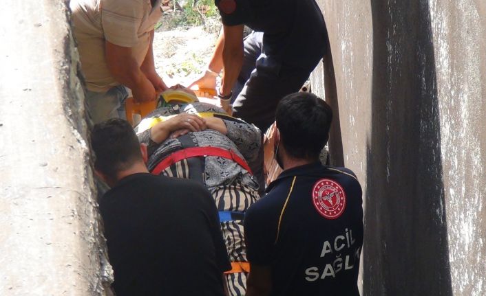 (Özel) İstanbul ilginç olay: Yufka açan kadın çatıdan düştü, kızı sinir krizi geçirdi