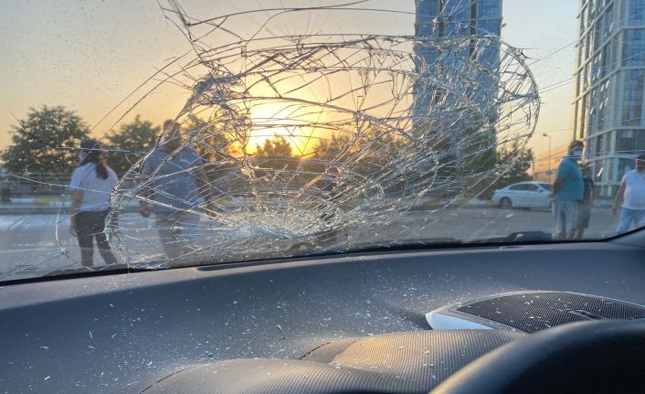 (ÖZEL) Küçükçekmece’de yabancı uyruklu madde bağımlısı şahıs hastane otoparkında korku yaşattı
