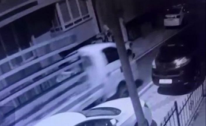 (Özel) Üsküdar’da gece vakti kamyonet hırsızlığı kamerada