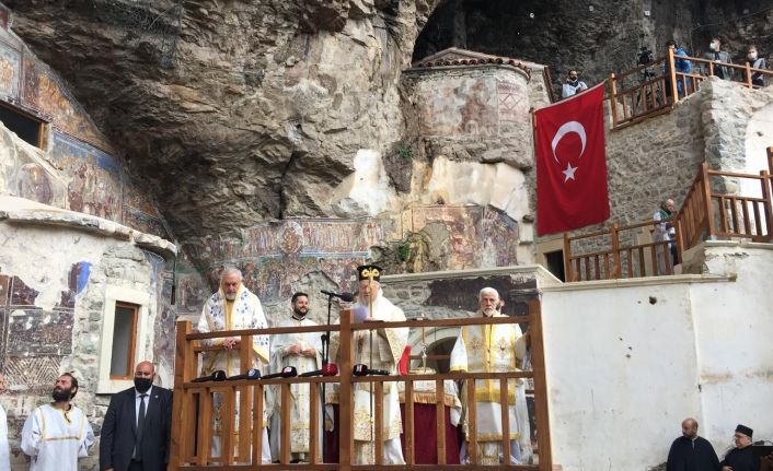 Patrik Bartholomeos: “Pandemiden, sel ve yangınlardan zarar görenlerin iyileşmesi için şifa diledik”