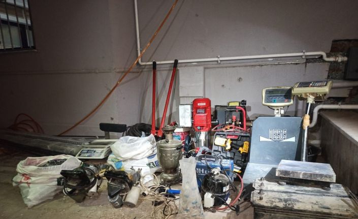 Polis müşteri gibi gittiği evden 125 adet çalıntı malzeme ele geçirdi