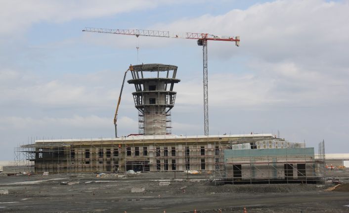 Rize-Artvin Havalimanı’nın çay bardağı şeklinde inşa edilen uçuş kulesi şekillenme başladı