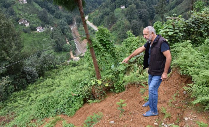 Rize’de heyelan sonrası mezar 30 metre kaydı