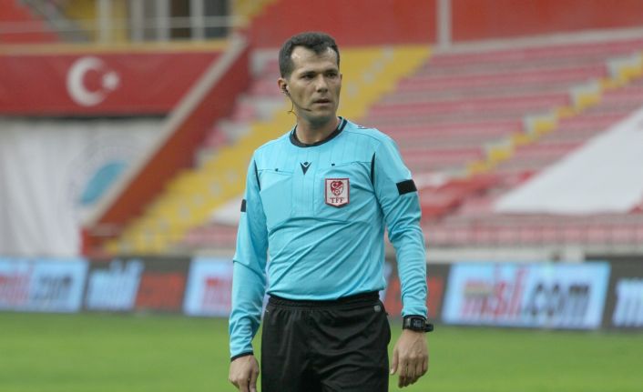 Sivasspor - Göztepe maçını Burak Şeker yönetecek