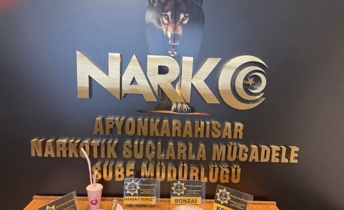 Şüphe üzerine durdurulan araçta 2 kişi uyuşturucu maddeler ile yakalandı