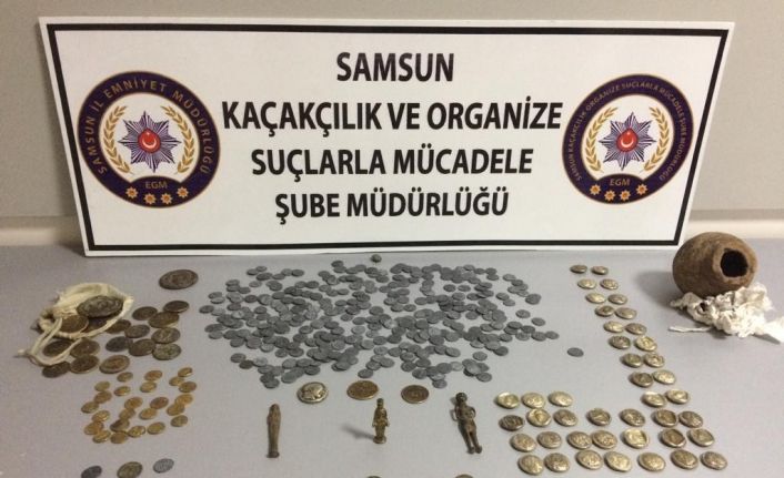 Şüpheli araçtan 429 adet sikke ve 3 adet heykel ele geçirildi