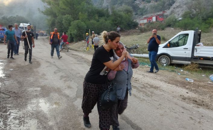 Sütçüler’deki yangında 15 ev zarar gördü, 10 kişi dumandan etkilendi
