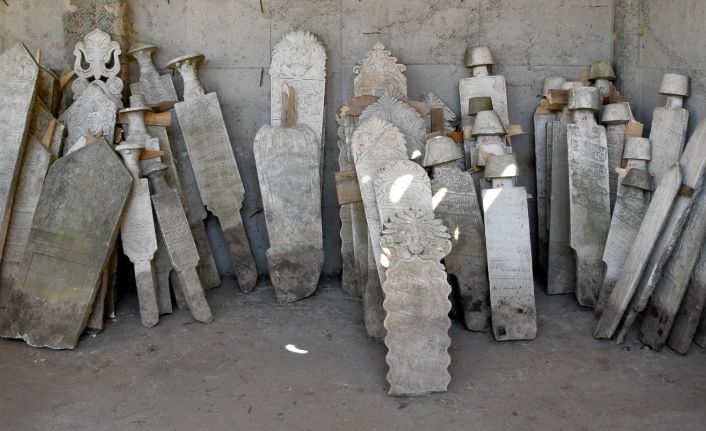 Tarihi mezar taşları Kuşadası geçmişine ışık tutacak