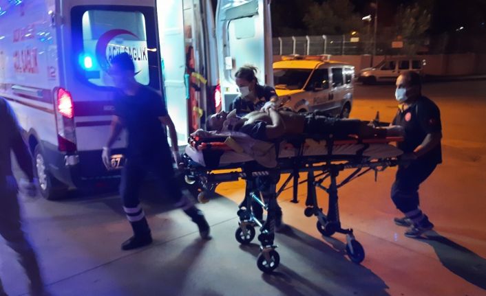 Tıra çarpan motosiklet sürücüsü yaralandı