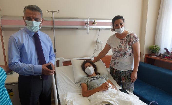 Tunceli Valisi Özkan, trafik kazasında yaralanan milli sporcu Dinler’i ziyaret etti