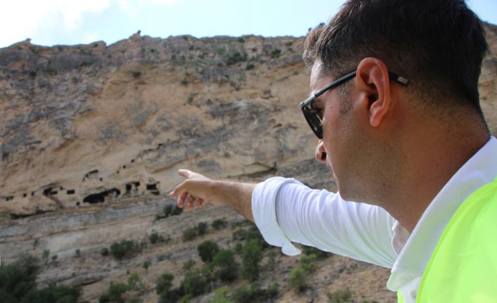 Tunceli’nin dikkat çeken kaya konutları ’İn delikleri’ için ilk adım atıldı