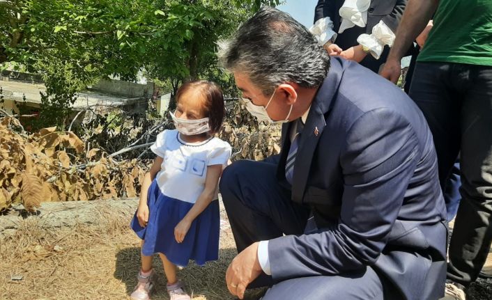 Türkiye’nin en kısa boylu kadınının yol isteğini Osmaniye Valisi yerine getirdi