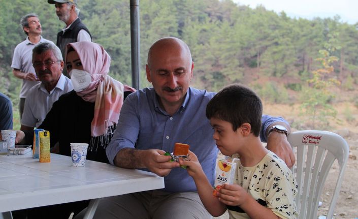 Ulaştırma ve Altyapı Bakanı Karaismailoğlu: ”Kısa sürede afetin izlerini ortadan kaldıracağız, normal hayatımıza döneceğiz“