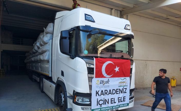 Uşak’tan 4 bin battaniye Kastamonu’ya gitmek üzere yola çıktı