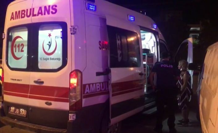 Uyardığı kadın tarafından bıçaklandı