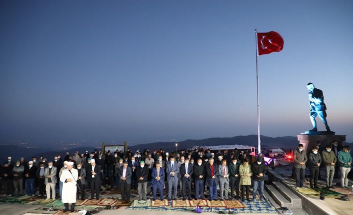 Uzun bir aradan sonra Kocatepe’de cemaatle sabah namazı kılındı