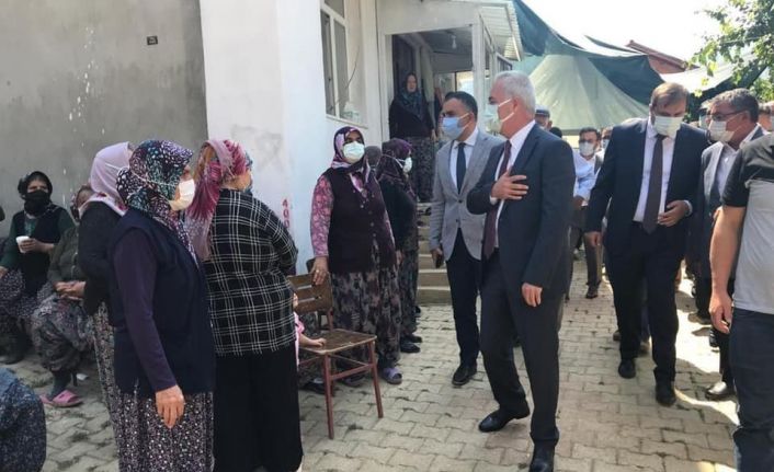 Vali Seymenoğlu’ndan traktör kazasında hayatını kaybeden şehit babasının ailesine taziye ziyareti