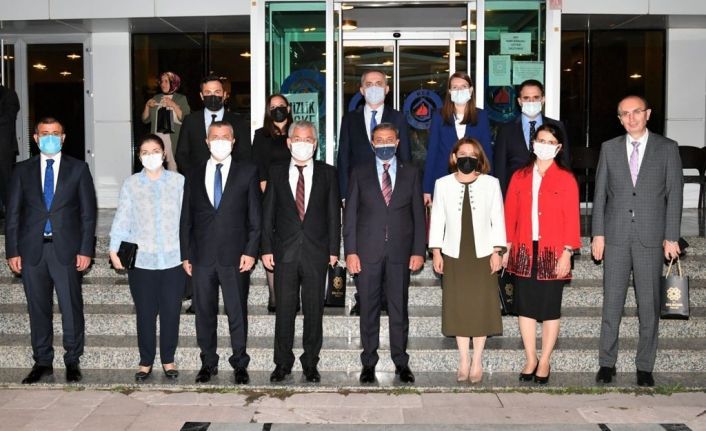 Vali Şıldak’tan veda yemeği