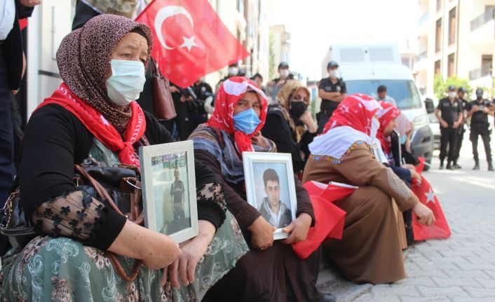 Vanlı anne: “Evladımı almadan geri adım atmıyorum, atmayacağım”