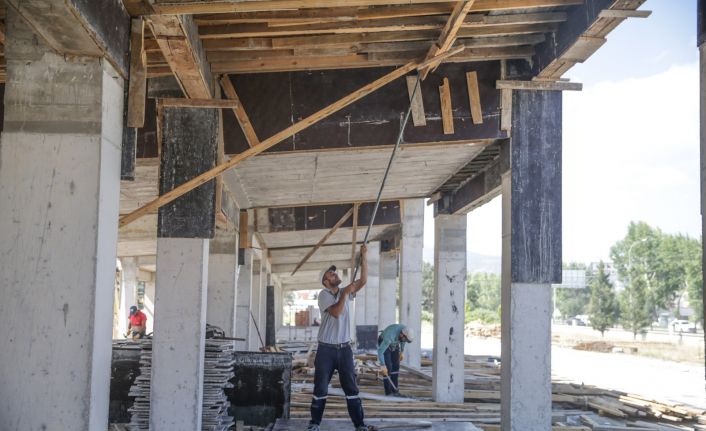 Yöresel ürünler satış merkezinde çalışmalar devam ediyor