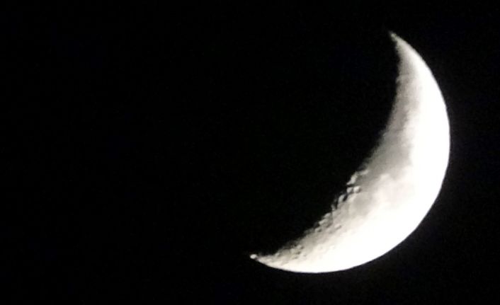 Yüksekova’da hilal ay güzelliği