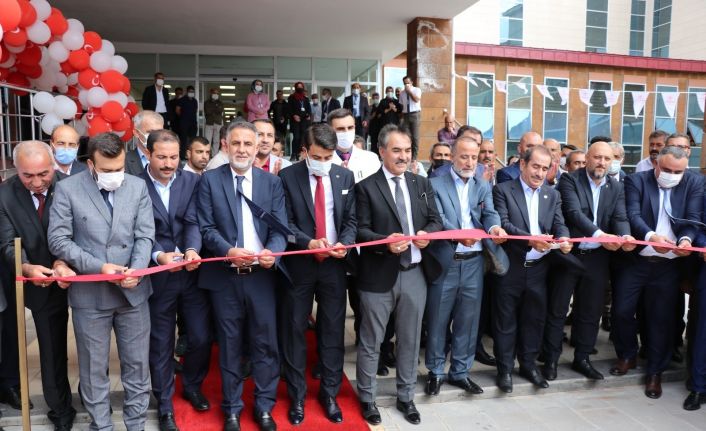 100 yataklı Ahlat Devlet Hastanesi’nin yeni hizmet binası törenle açıldı