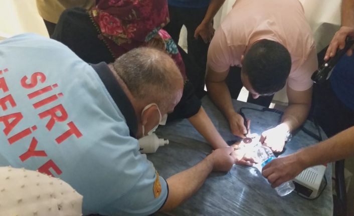 17 yaşındaki kızın parmağına sıkışan yüzük, itfaiye ekiplerinin çalışması ile çıkarıldı