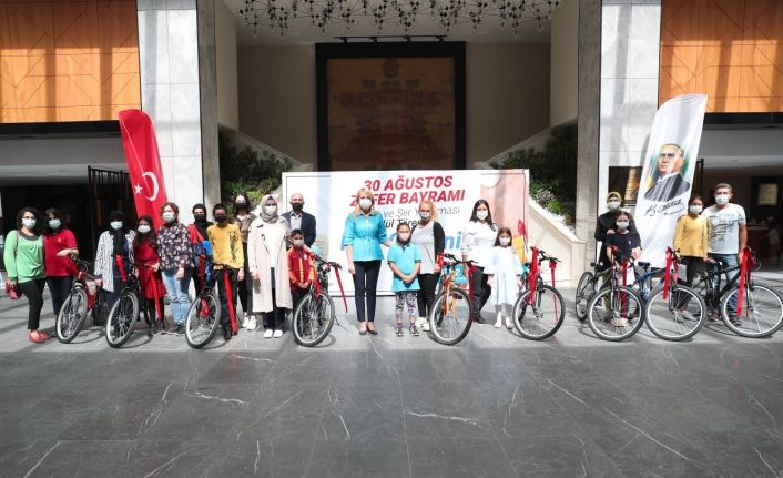 30 Ağustos Zafer Bayramı ‘Resim ve Şiir Yarışması’nın kazananları ödüllerini aldı