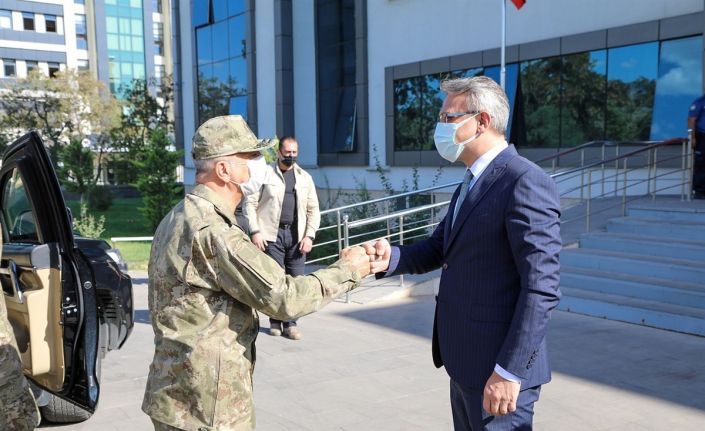 3. Ordu Komutanı Korgeneral Yavuz Türkgenci, Bingöl Valisi Ekinci ile bir araya geldi