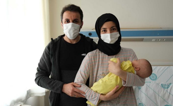 620 gram doğan Ayşe Berra bebek hayata tutundu