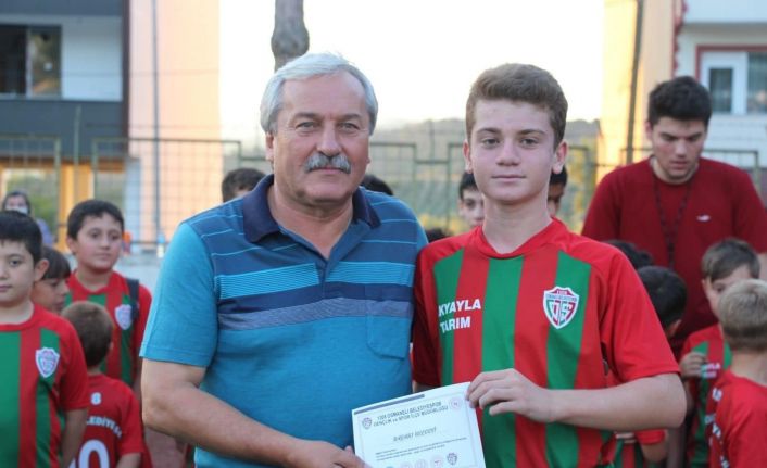 800 öğrencinin katıldığı yaz spor okulları sona erdi