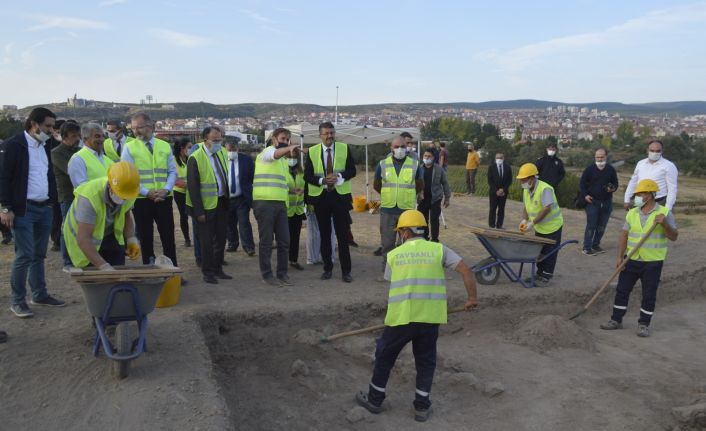 8 bin yıllık geçmişe ışık tutacak Tavşanlı Höyük’te ilk kazı başladı