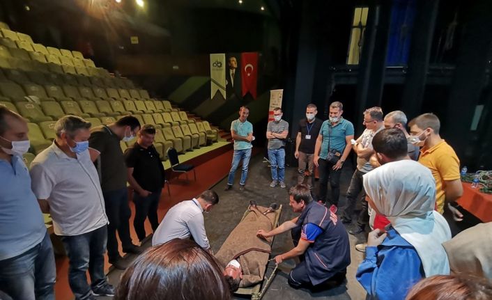 AFAD gönüllüsü olan 4 bin 623 kişi sıkı eğitimden geçiyor