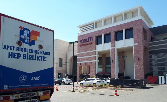 Afet bilincini geliştirmek üzere AFAD deprem simülasyon tırı forum AVM’de