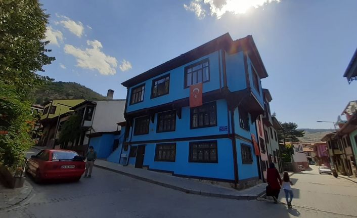 Afyonkarahisar’ın rengarenk tarihi konakları görenleri kendine hayran bırakıyor