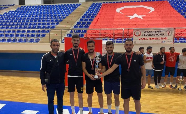 Ağrılı sporcular, ayak tenisinde bölge ikincisi oldu