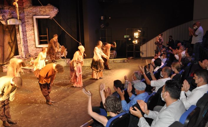 Alanya Belediye Tiyatrosu’na 5 ödül