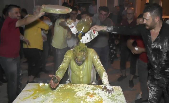 Amasyalı damadın başına gelmeyen kalmadı, önce yumurta saldırısı sonra un, yağ ve sirkeli su