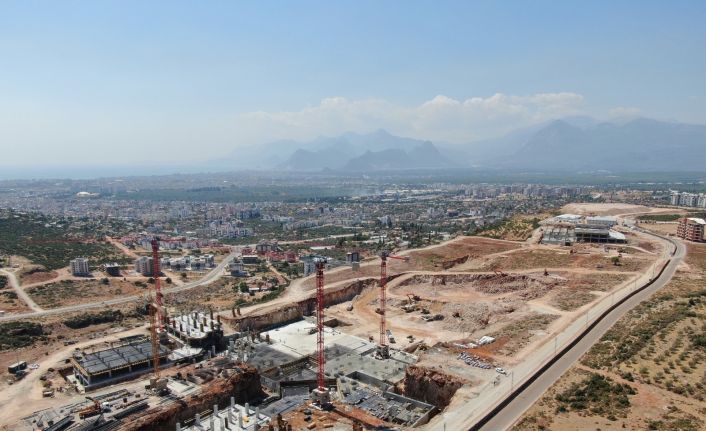 Antalya Şehir Hastanesi tamamlandığında günlük 35 ile 50 bin hastaya hizmet verecek