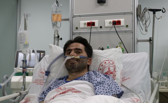 Aşı olmayı erteledi, korona virüs sebebi ile ölümden dönünce böyle seslendi